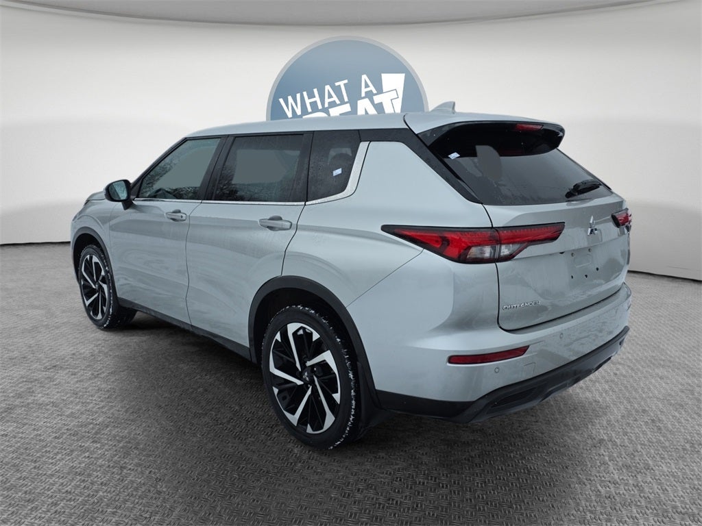 2022 Mitsubishi Outlander ES