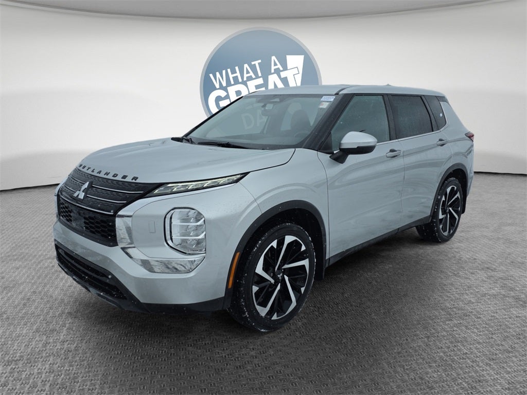 2022 Mitsubishi Outlander ES