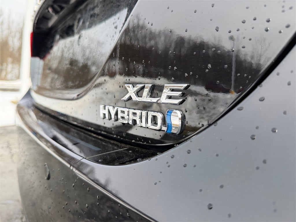 2023 Toyota Camry Hybrid XLE