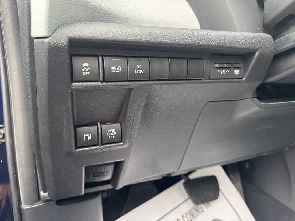 2025 Toyota Sienna XSE 7 Passenger