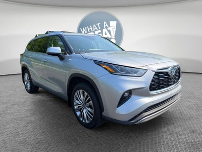 2023 Toyota Highlander Hybrid Platinum