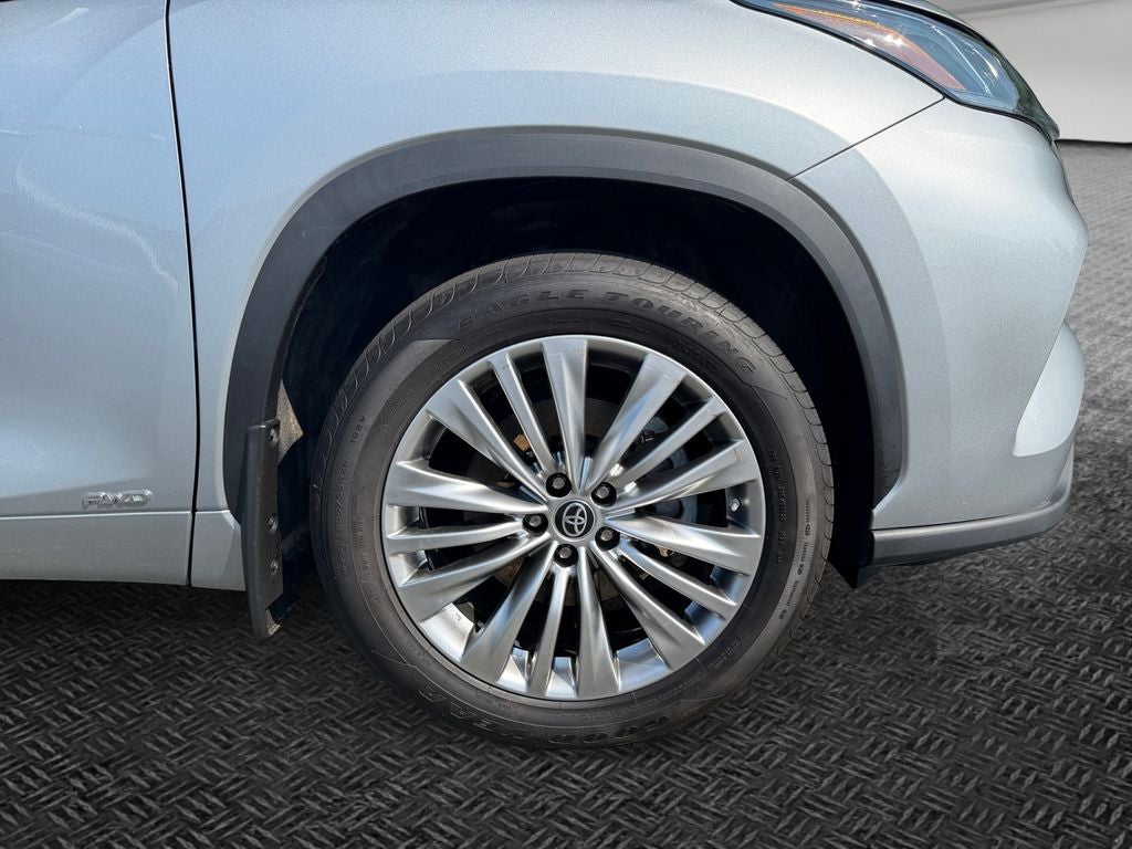 2023 Toyota Highlander Hybrid Platinum