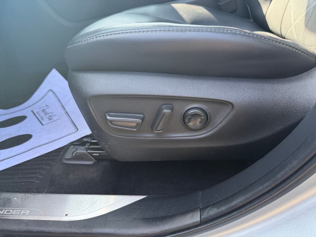 2023 Toyota Highlander Hybrid Platinum