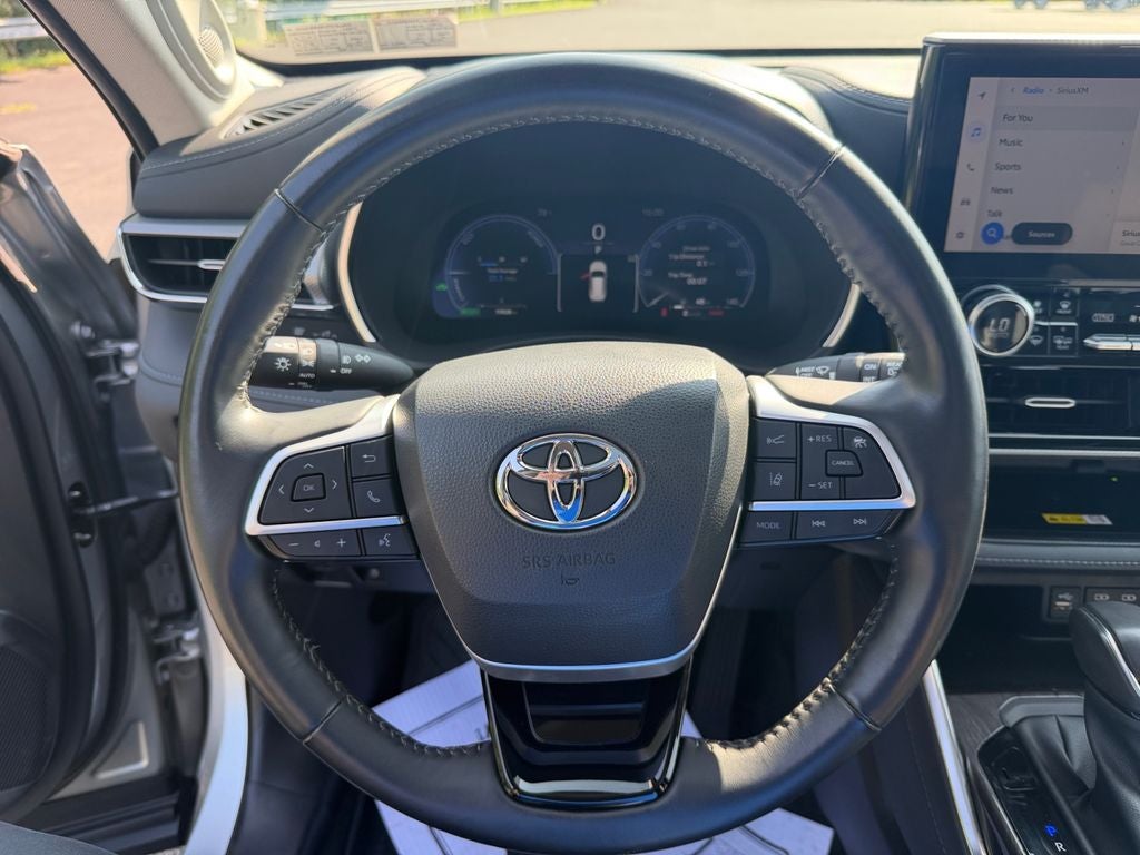2023 Toyota Highlander Hybrid Platinum