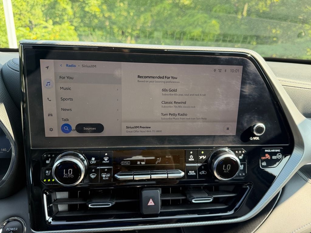 2023 Toyota Highlander Hybrid Platinum