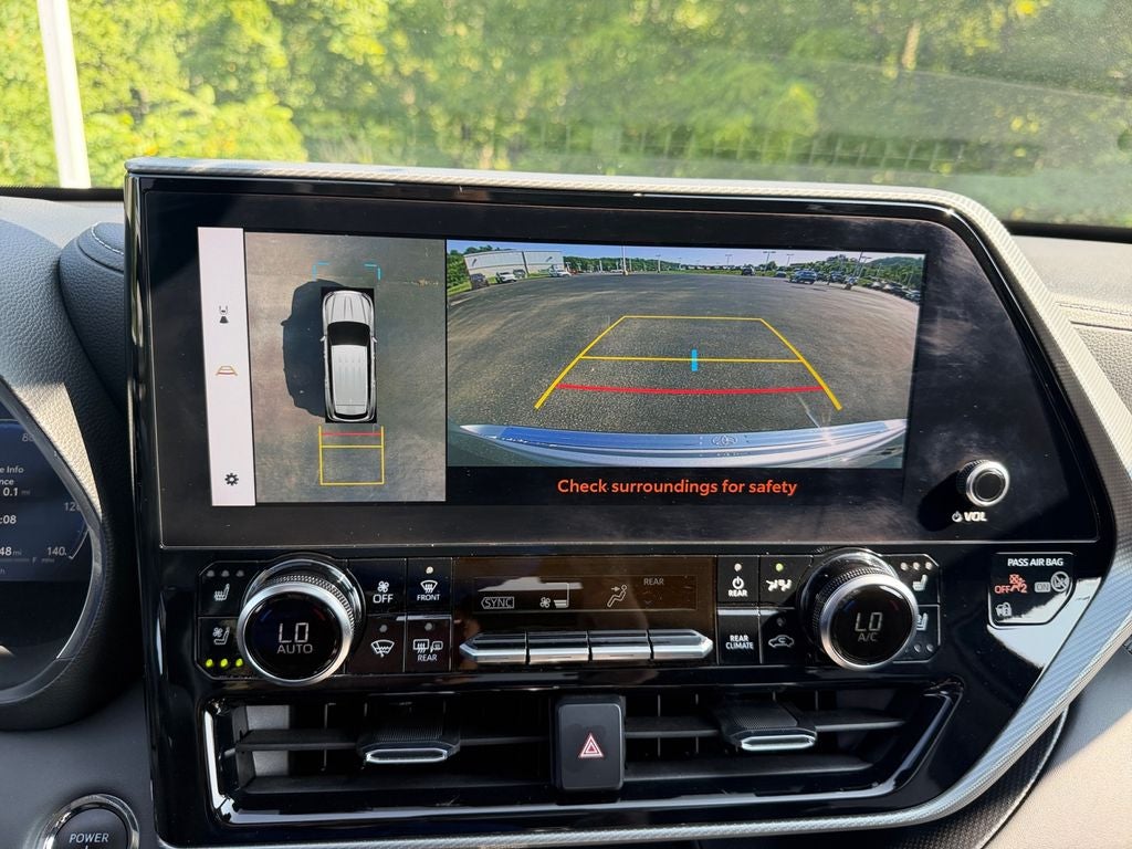 2023 Toyota Highlander Hybrid Platinum