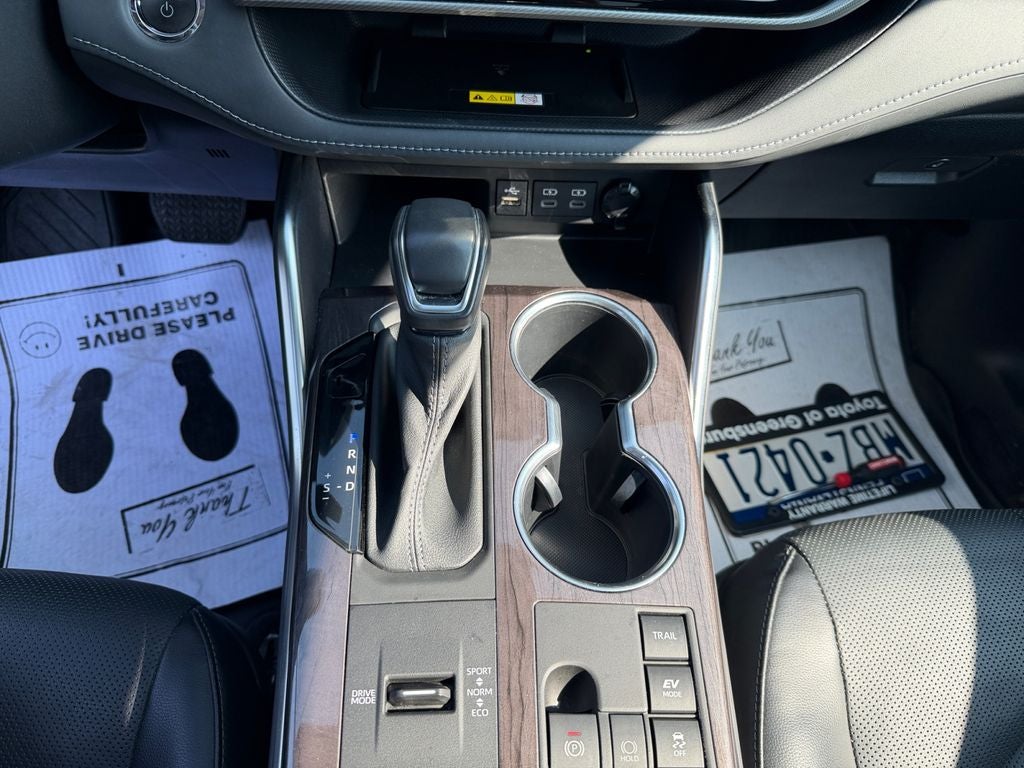 2023 Toyota Highlander Hybrid Platinum