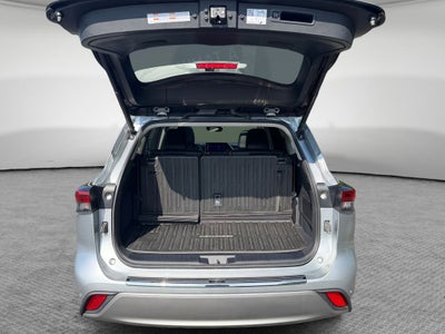2023 Toyota Highlander Hybrid Platinum