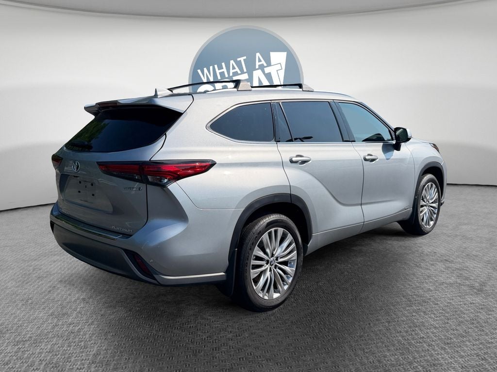 2023 Toyota Highlander Hybrid Platinum