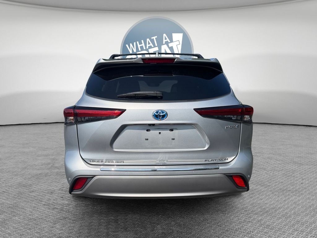2023 Toyota Highlander Hybrid Platinum