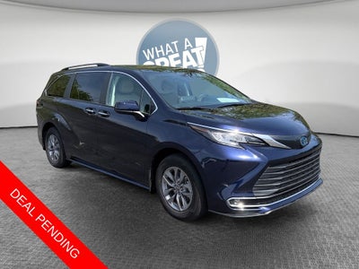 2023 Toyota Sienna XLE