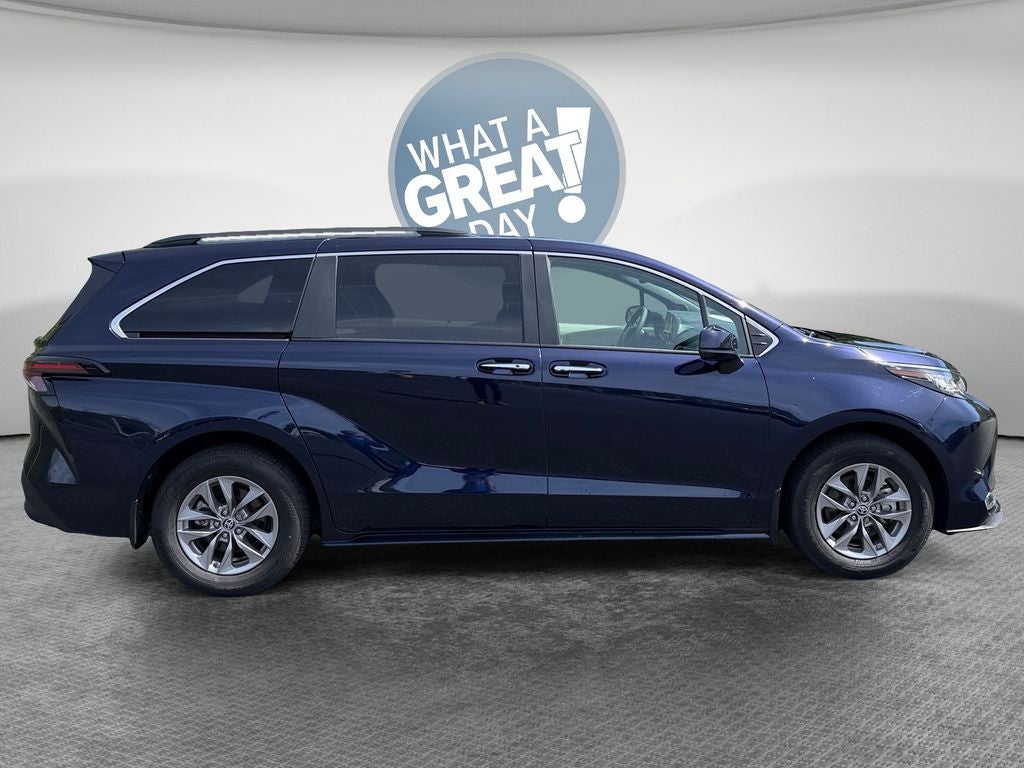 2023 Toyota Sienna XLE