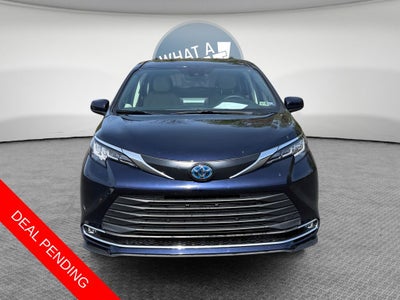2023 Toyota Sienna XLE