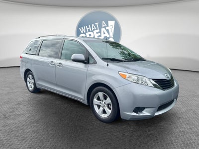 2013 Toyota Sienna LE 8 Passenger