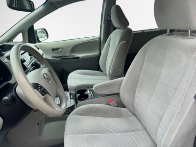 2013 Toyota Sienna LE 8 Passenger
