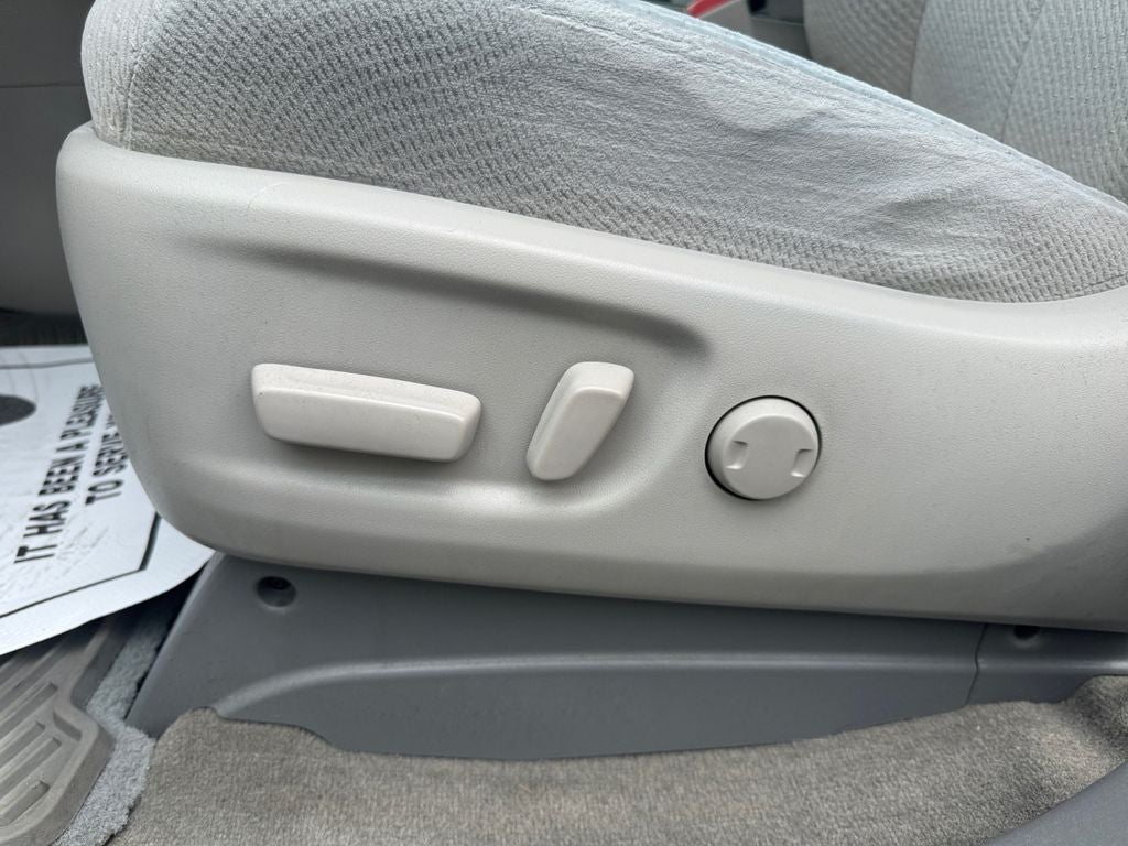 2013 Toyota Sienna LE 8 Passenger