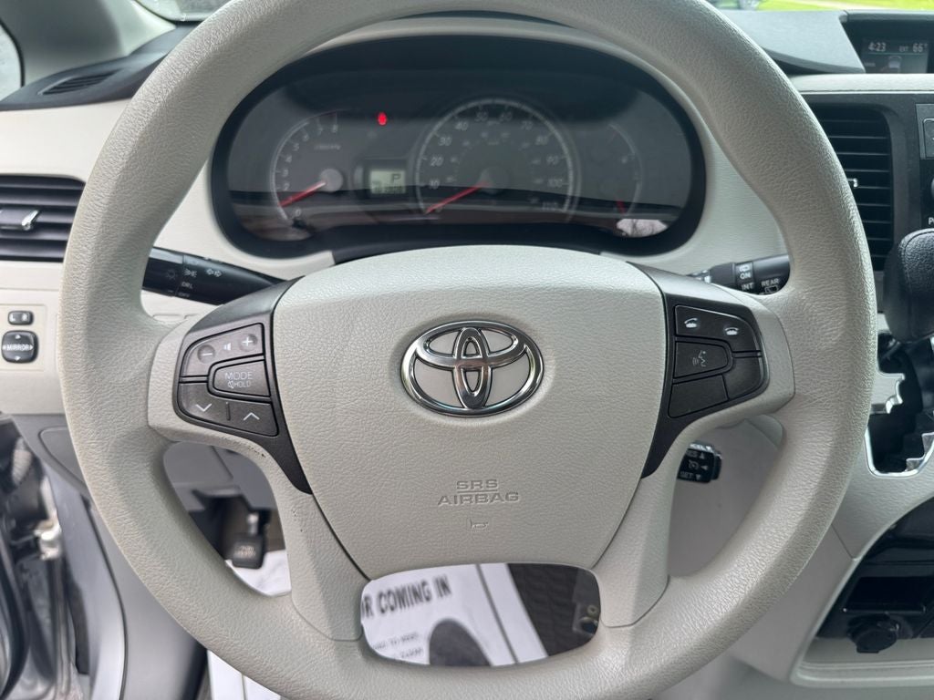 2013 Toyota Sienna LE 8 Passenger
