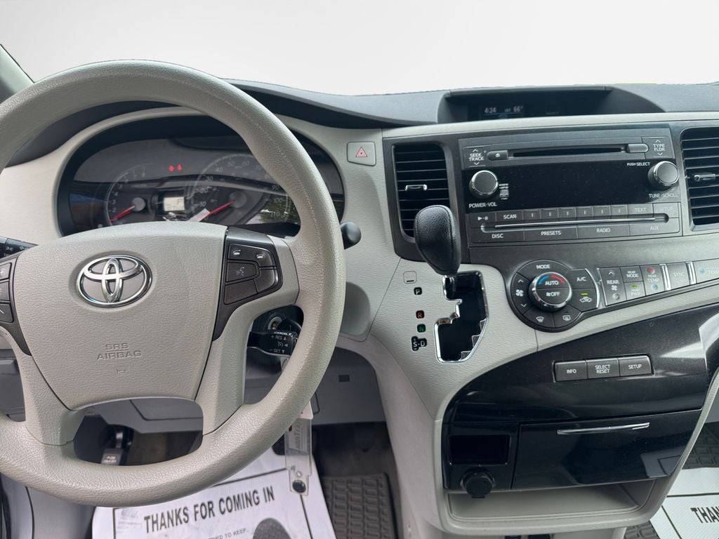 2013 Toyota Sienna LE 8 Passenger