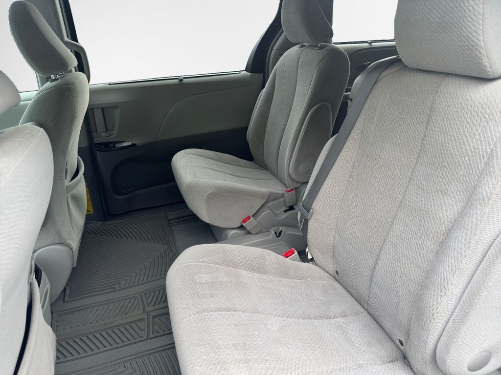 2013 Toyota Sienna LE 8 Passenger