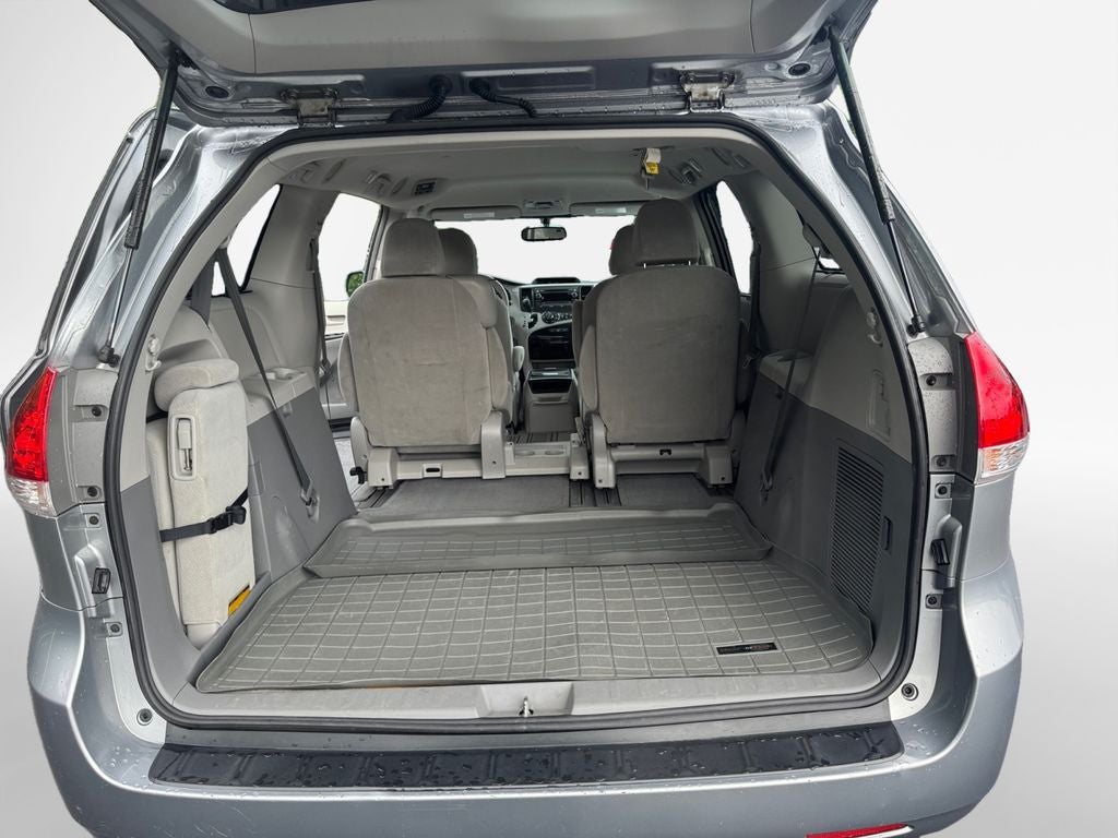 2013 Toyota Sienna LE 8 Passenger