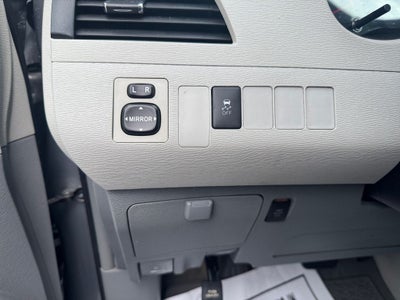 2013 Toyota Sienna LE 8 Passenger