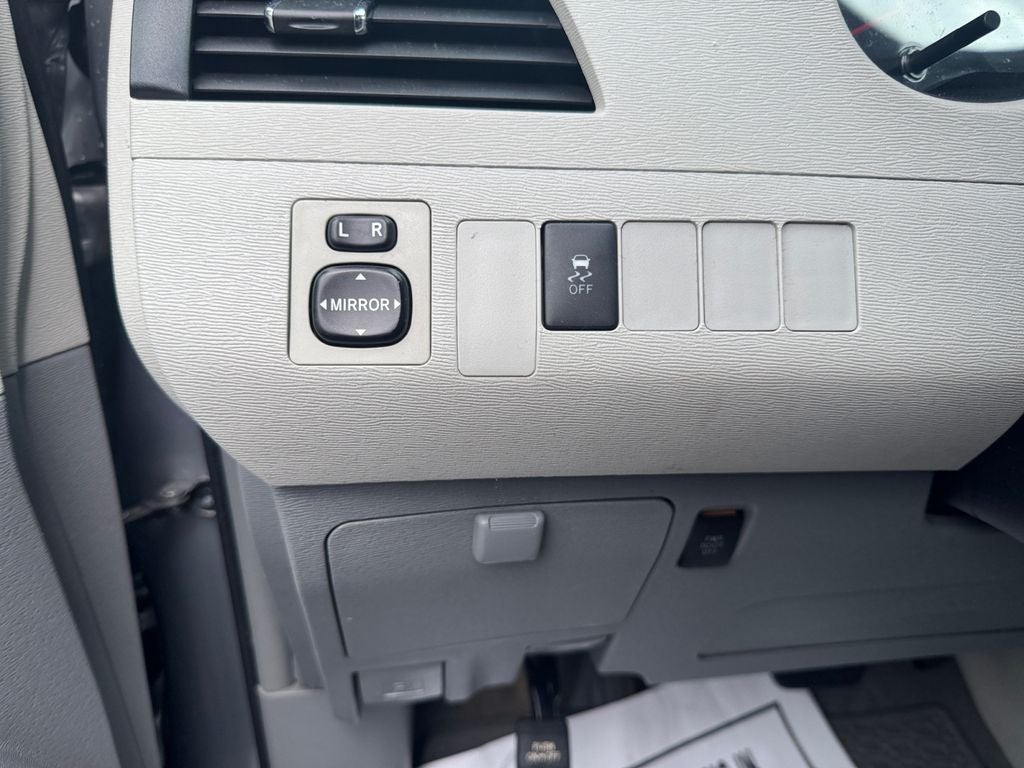 2013 Toyota Sienna LE 8 Passenger