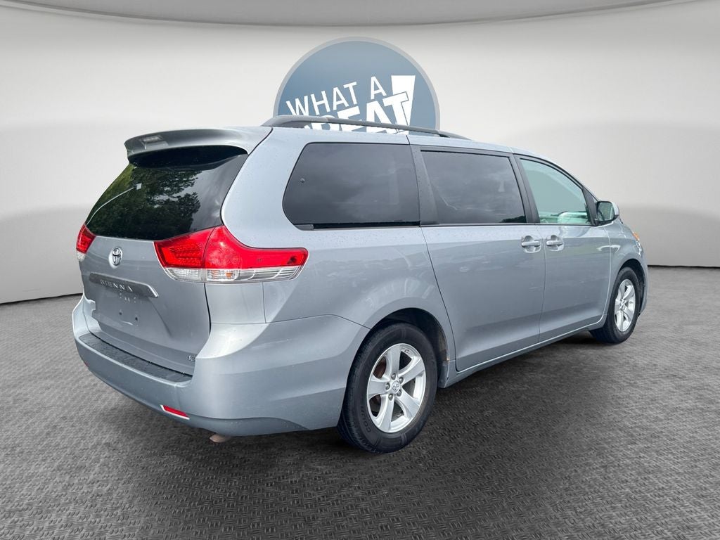2013 Toyota Sienna LE 8 Passenger