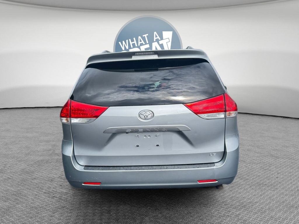2013 Toyota Sienna LE 8 Passenger