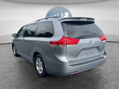 2013 Toyota Sienna LE 8 Passenger