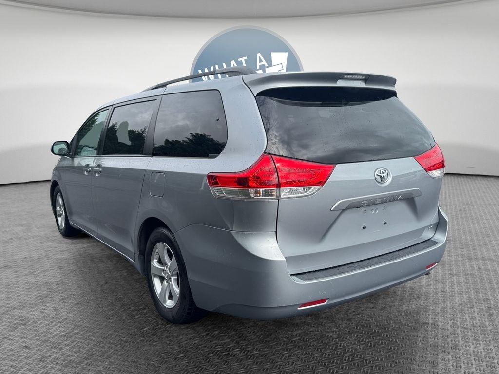 2013 Toyota Sienna LE 8 Passenger