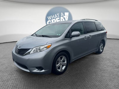 2013 Toyota Sienna LE 8 Passenger
