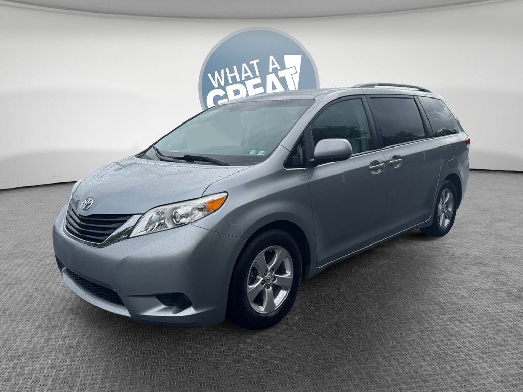 2013 Toyota Sienna LE 8 Passenger