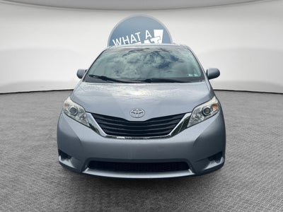 2013 Toyota Sienna LE 8 Passenger