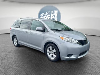 2013 Toyota Sienna LE 8 Passenger