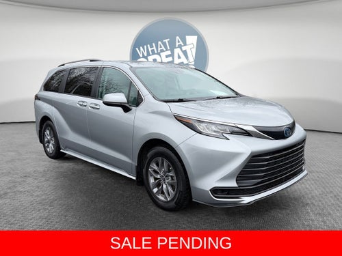 2022 Toyota Sienna LE 8 Passenger