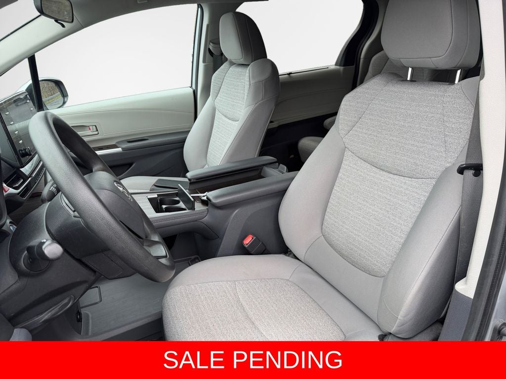 2022 Toyota Sienna LE 8 Passenger