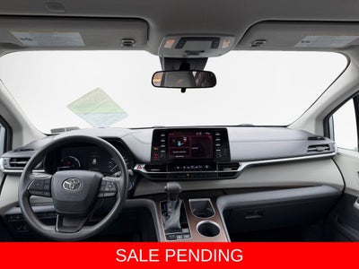 2022 Toyota Sienna LE 8 Passenger