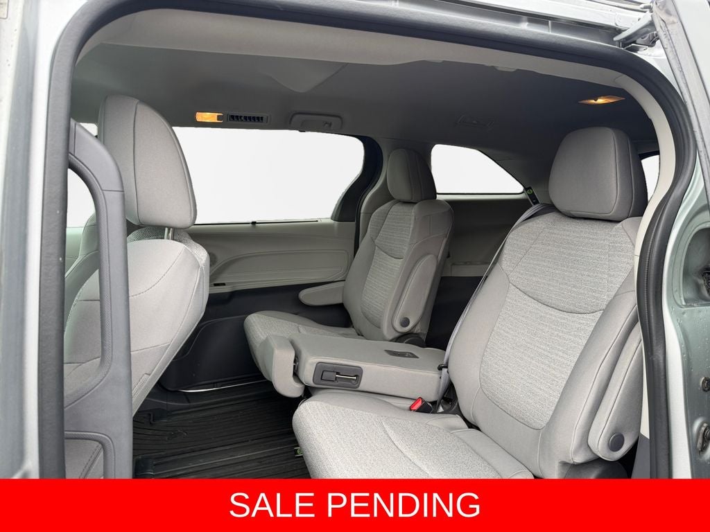 2022 Toyota Sienna LE 8 Passenger