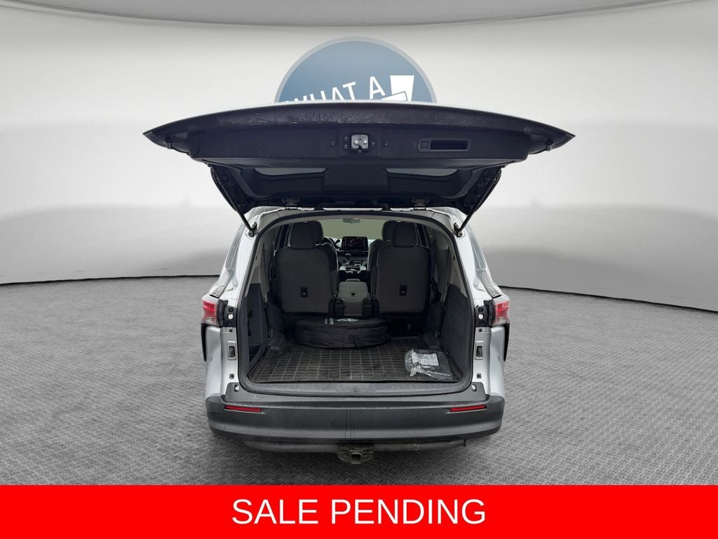 2022 Toyota Sienna LE 8 Passenger