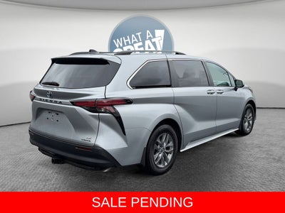 2022 Toyota Sienna LE 8 Passenger