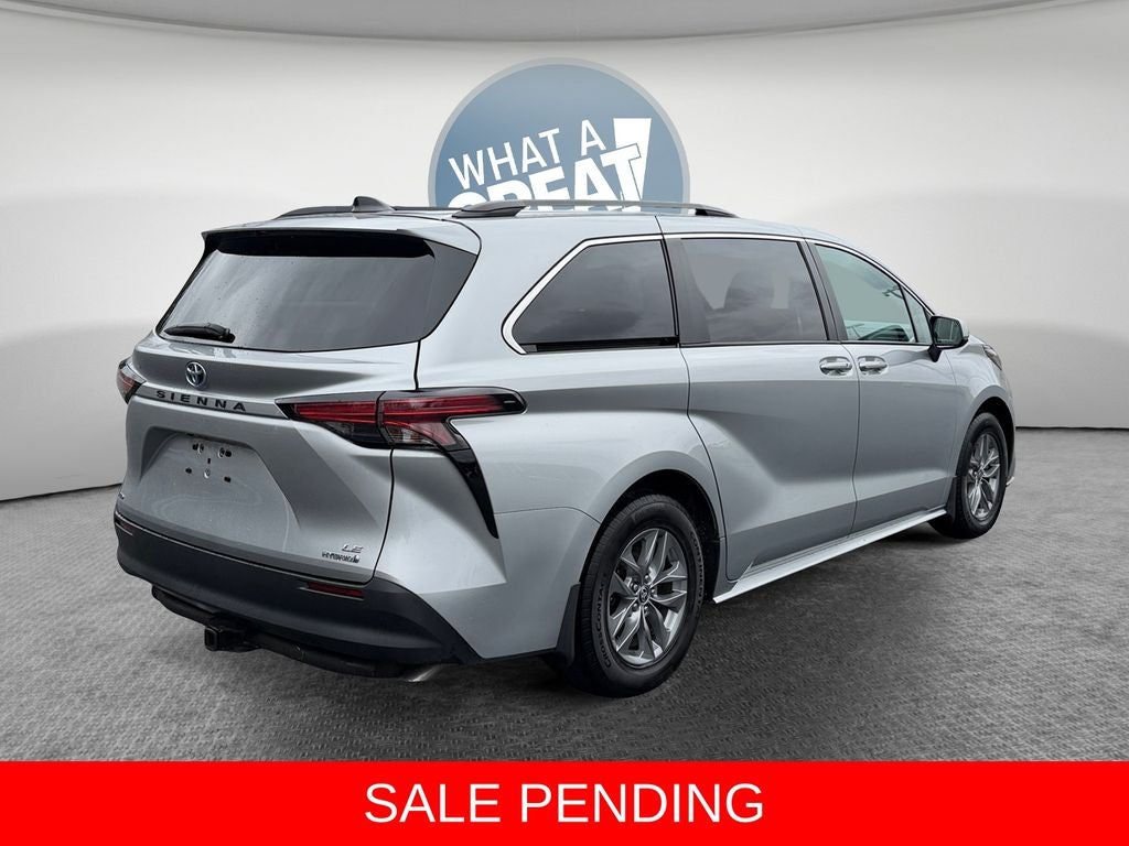 2022 Toyota Sienna LE 8 Passenger