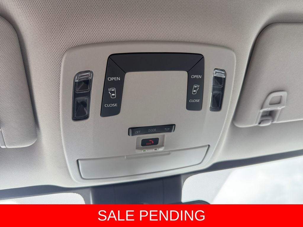 2022 Toyota Sienna LE 8 Passenger