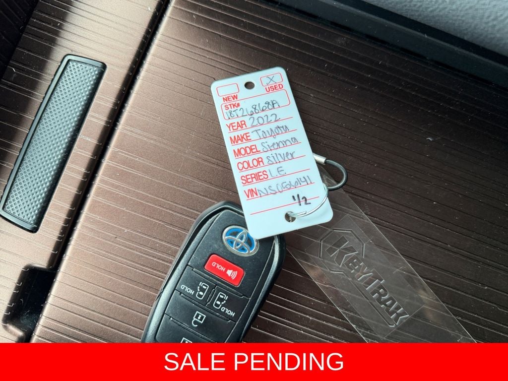 2022 Toyota Sienna LE 8 Passenger