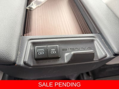 2022 Toyota Sienna LE 8 Passenger