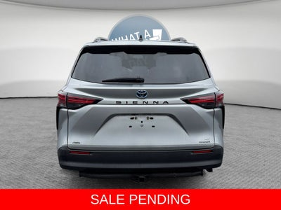 2022 Toyota Sienna LE 8 Passenger