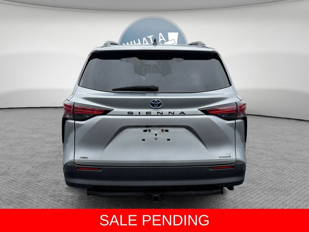 2022 Toyota Sienna LE 8 Passenger