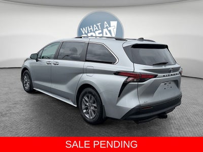 2022 Toyota Sienna LE 8 Passenger
