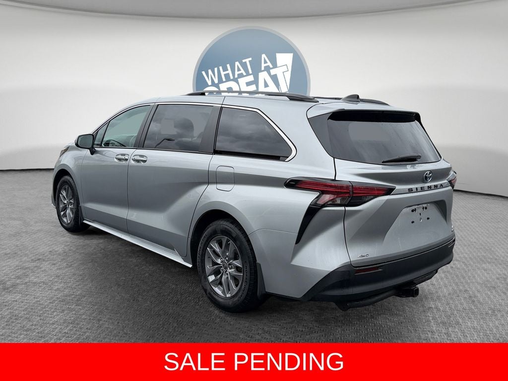 2022 Toyota Sienna LE 8 Passenger