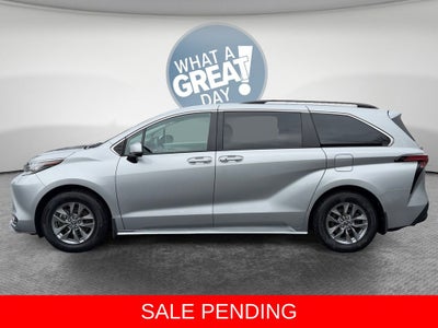 2022 Toyota Sienna LE 8 Passenger