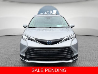 2022 Toyota Sienna LE 8 Passenger